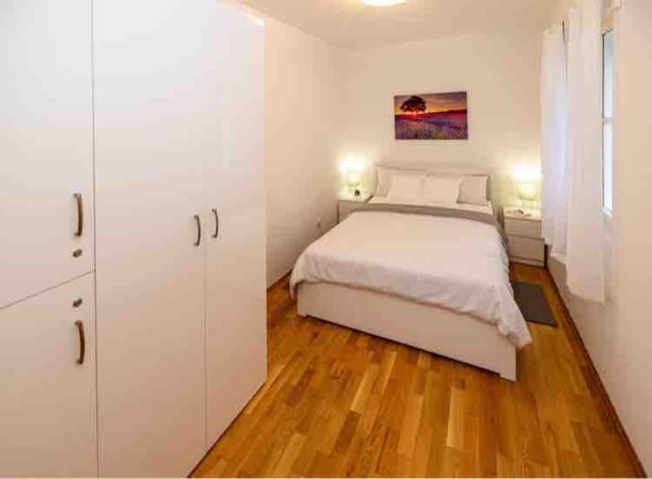 Apartment Old Town - Bambo Knin Buitenkant foto