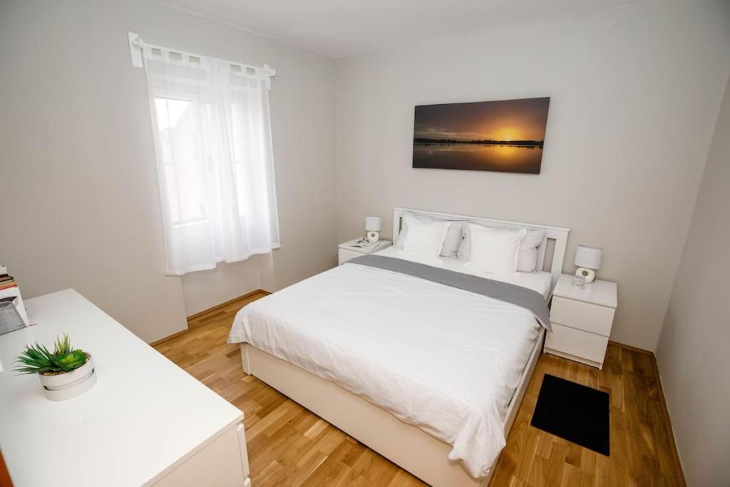 Apartment Old Town - Bambo Knin Buitenkant foto
